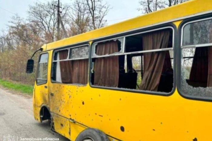 In Saporischschja griffen die Russen einen Bus mit einem Drohnenschuss an