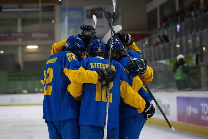 Ukrainian hockey team with bronze