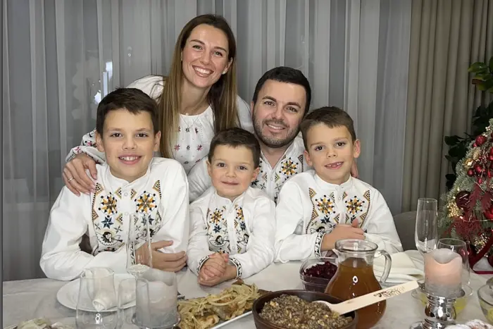 Reshetnik's wife with the children at the border