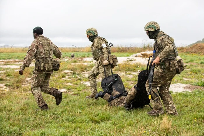 Ukrainian soldiers on the front line