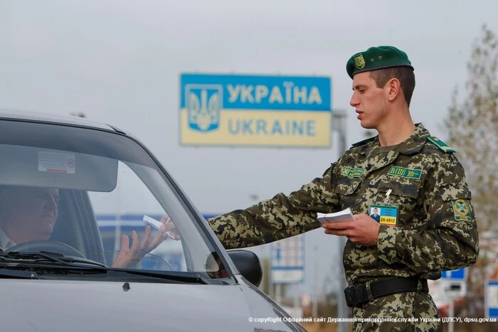 Китаєць, намагаючись потрапити в Україну, захоплюється хабарем