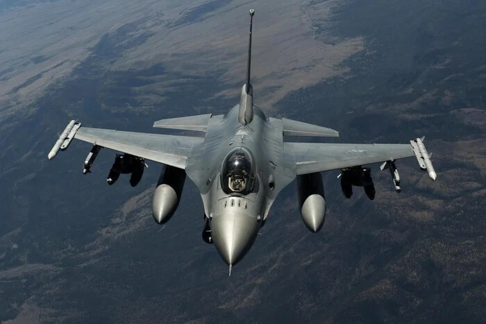 Ukraina otrzymała pierwsze myśliwce F-16 od Holandii