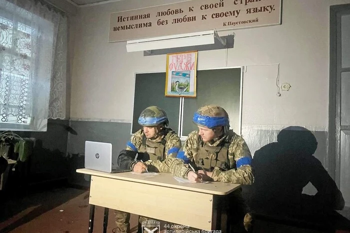 Ukrainische Sprache in russischen Schulen. Soldaten schrieben Radiodiktat in der Region Kursk