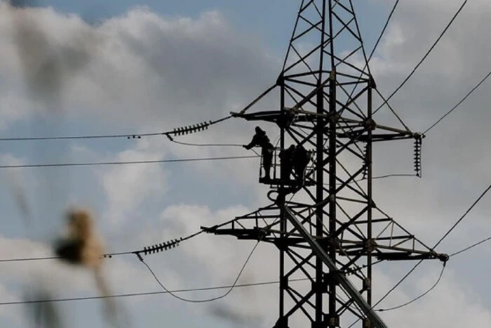 Russen haben Energieeinrichtungen in sieben Regionen angegriffen: Wie ist die Situation mit dem Licht?