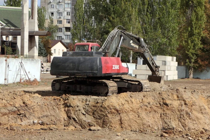 Władze Chersonia zatwierdziły budowę schronu za zawyżone ceny