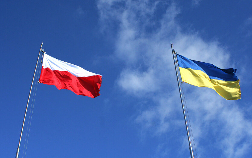 Car customs checkpoint on the border between Ukraine and Poland