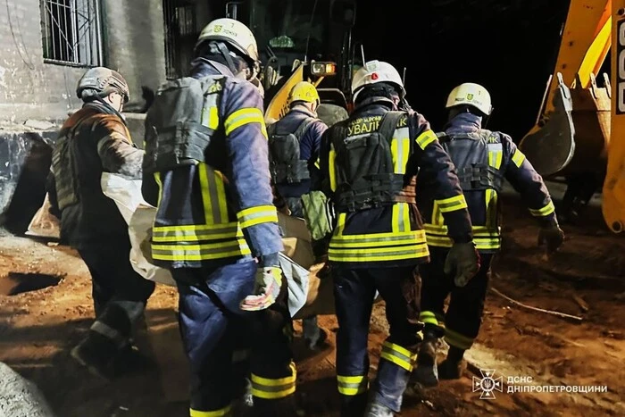 In Kropyvnytskyi wurde die Leiche einer Frau unter Trümmern gefunden und Raketenangriffe auf Charkiw: das Wichtigste von der Nacht vom 12. November