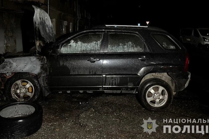 Дівчата затримані підозрюваними у підпалах атомобілів за гроші