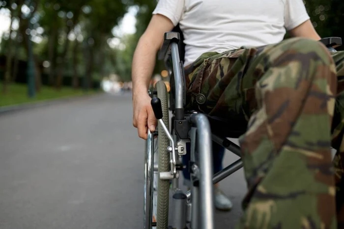 A veteran without legs talks about hospitals