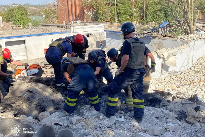 Rescuers continue to clear rubble in Kryvyi Rih