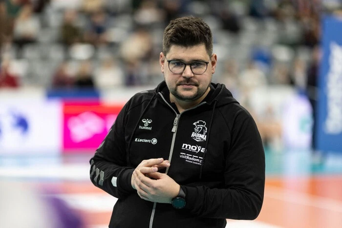 Die Frauen-Nationalmannschaft der Ukraine im Volleyball hat einen neuen Trainer erhalten