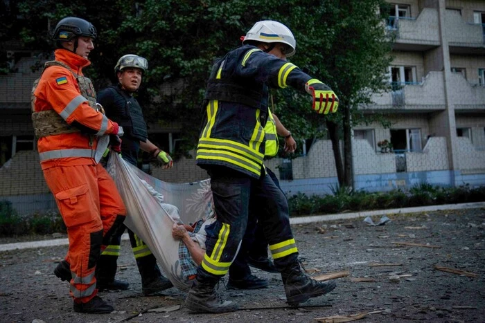 Uderzenie Rosji w gériatrie w Sumach: zakończone prace ratownicze