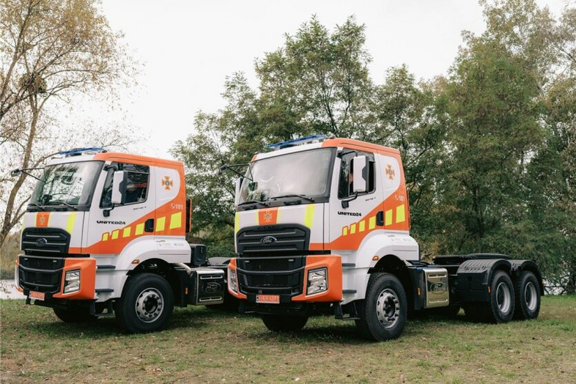 Slovenia hands over mine-clearing trucks to Ukraine