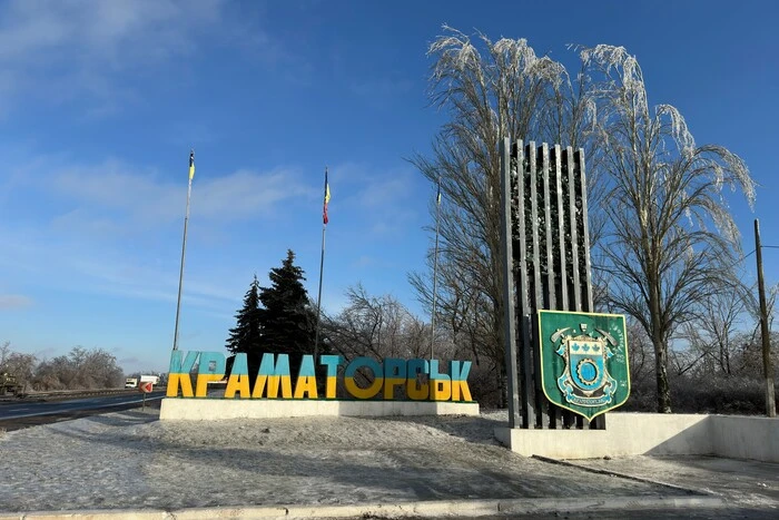 Russische Truppen greifen Kramatorsk an, Stadtausfälle