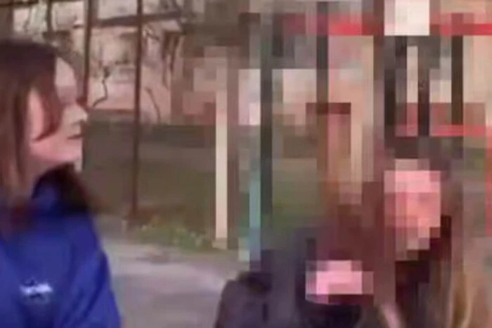 A group of schoolgirls beat a girl in Kyiv