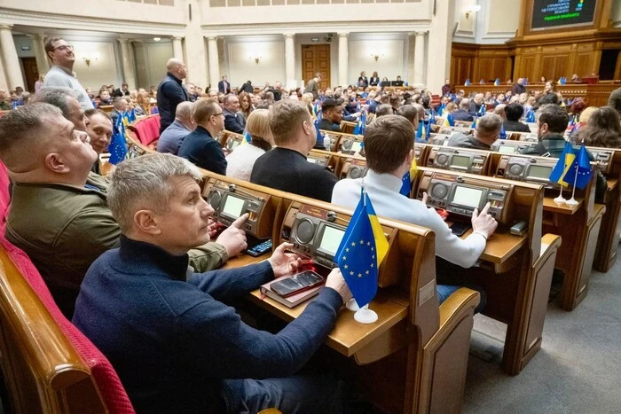 Welchen ukrainischen Politikern vertraut die Bevölkerung am meisten und am wenigsten - Umfrage des Razumkov-Zentrums