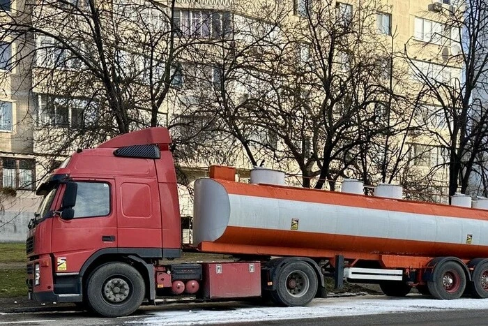 In Odessa hat ein Mann ein Lastwagen angezündet, weil er die Aussicht aus seinem Fenster versperrte