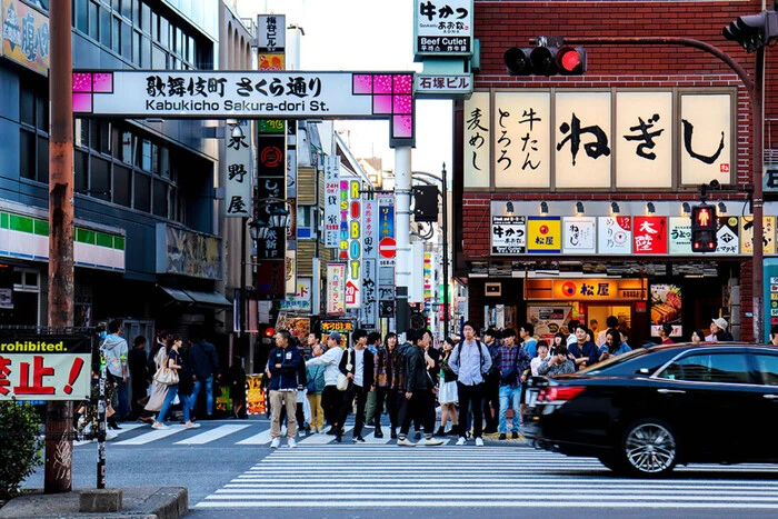 Ochrona pracowników usług przed chamstwem klientów. W Japonii wprowadzono nietypowe rozporządzenie