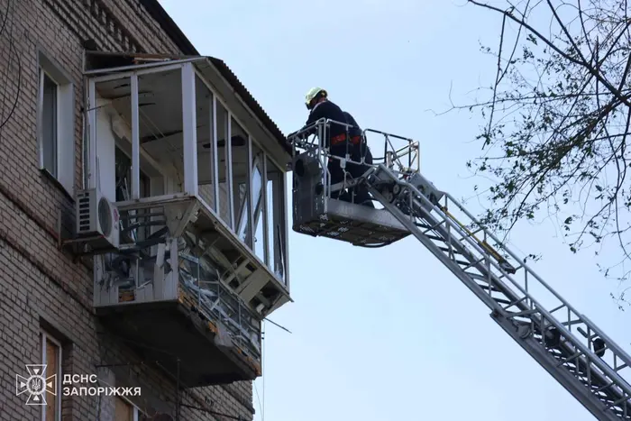 Aid for the injured in the night attack on Zaporizhia