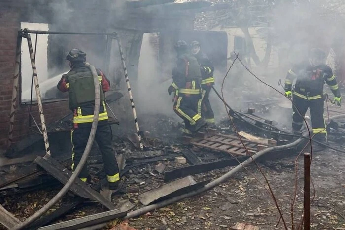 Розбита будівля після ракетного удару