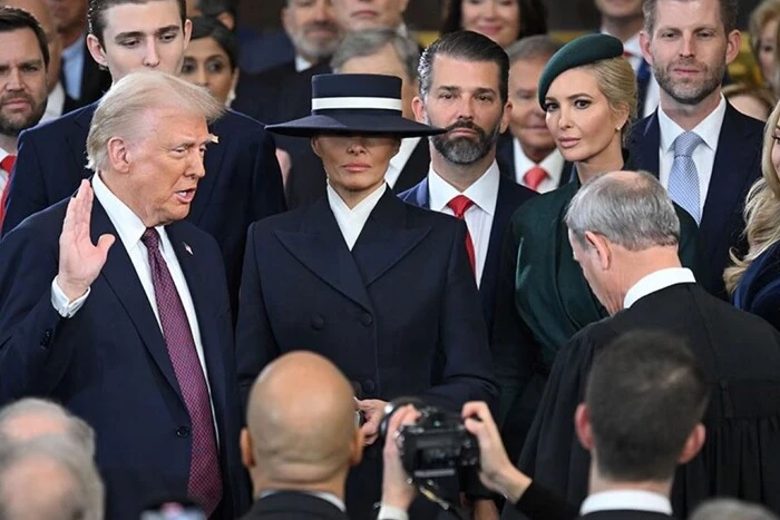 Sieć eksplodowała żartami o kapeluszu Melanii Trump: zbiór memów