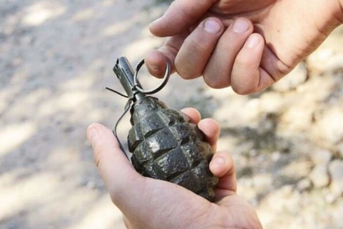 A man with a grenade threatens to explode