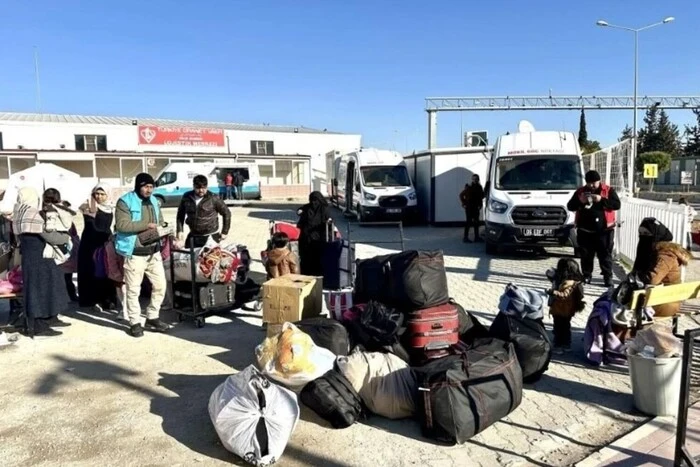 Thousands of refugees are returning from Turkey to Syria