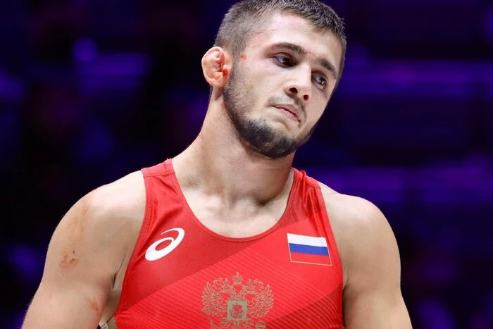 Der krimtatarische Kämpfer Seferşayev, der den Krieg unterstützt, hat für Russland die Bronzemedaille der Weltmeisterschaft gewonnen