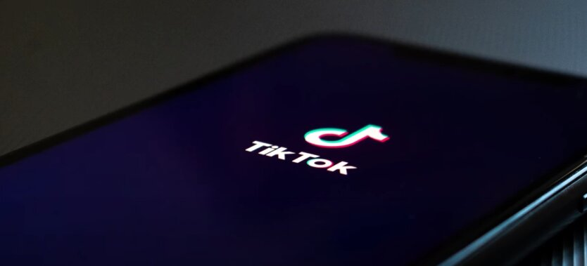 TikTok logo against the backdrop of the Microsoft logo