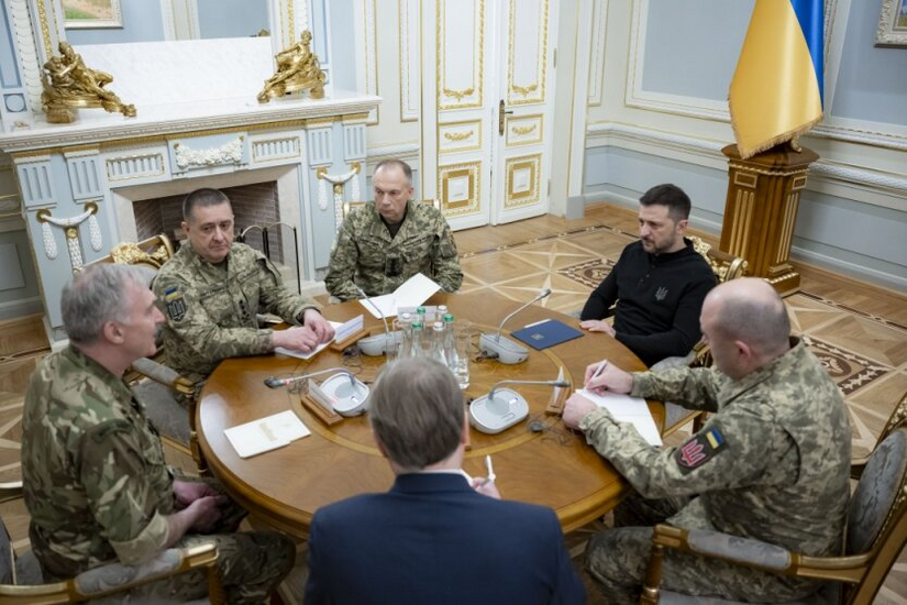 Zelensky and the Chief of the British Defense Staff in discussing military cooperation