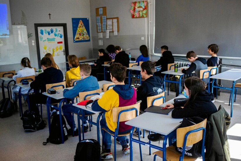 Ukrainian school students in Poland