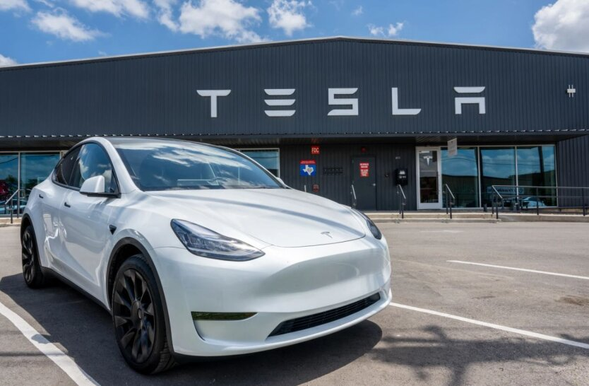 Overloaded outlet with Tesla cars