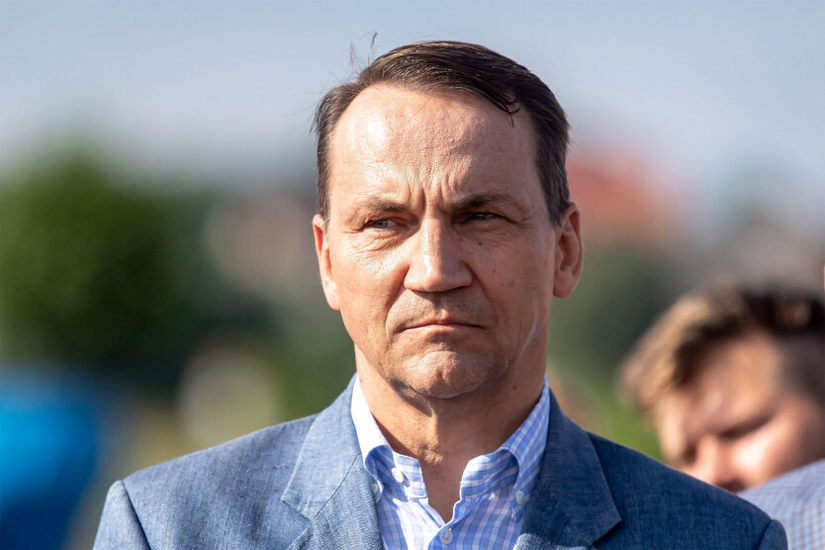 Rola Trumpa: Sikorski ujawnił niespodziewany powód zniesienia weta Orbana na sankcje