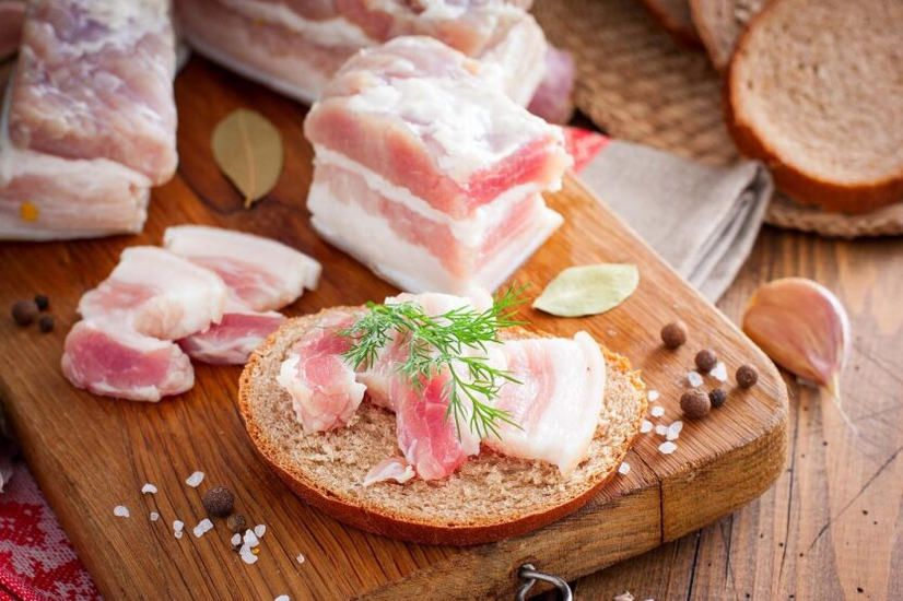 Die Preise für Schweinefleisch und Speck sind in der Ukraine gestiegen: welches Fleisch wird teurer verkauft