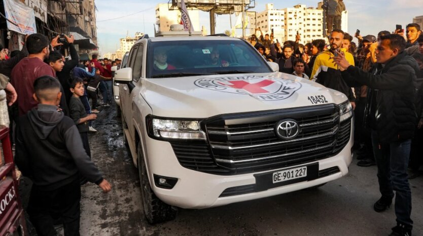 HAMAS uwolnił 3 zakładników po 470 dniach uwięzienia