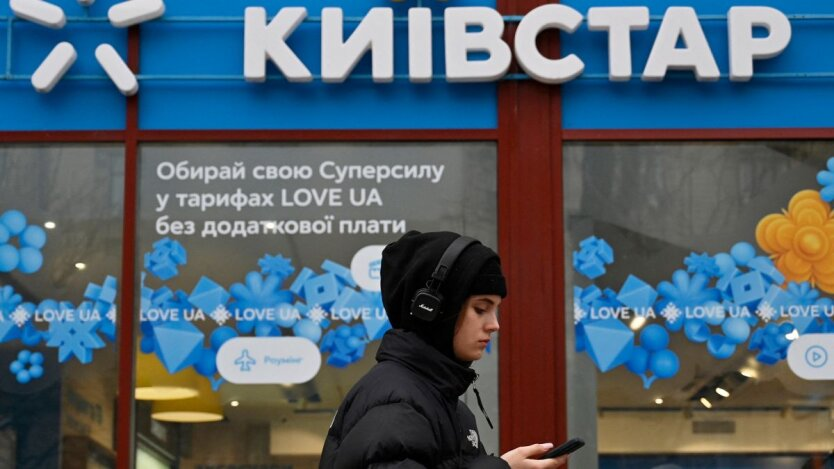 Pensioner with a phone and Kyivstar sign