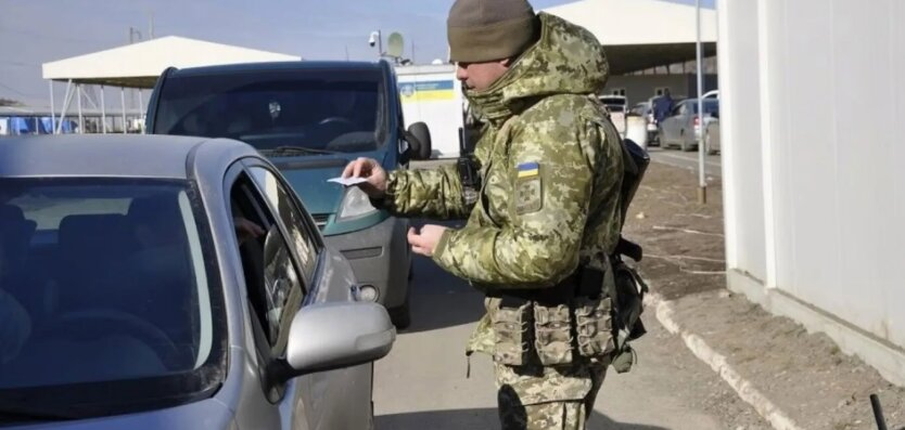 Ukrainian soldiers in the city