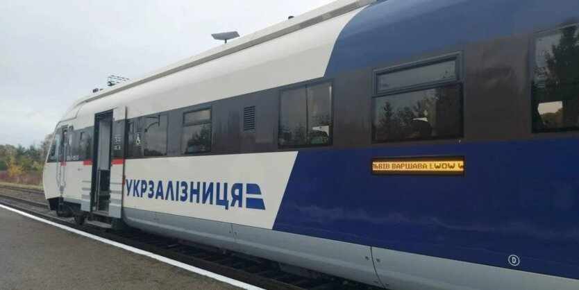 Ukrzaliznytsia website with detailed information