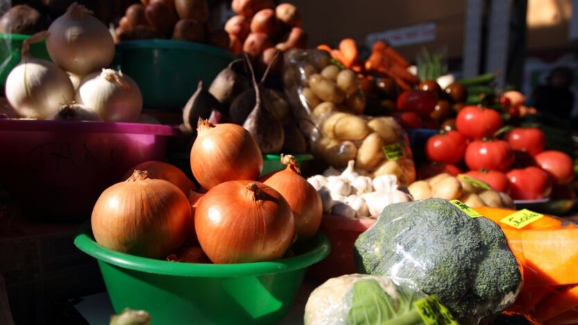 Prices for potatoes, onions, and carrots