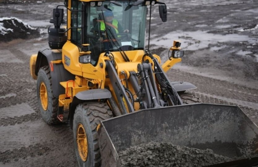 Women excavator operators and loaders