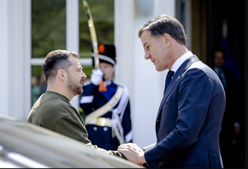 Business image of NATO head with Petro Poroshenko in Kyiv