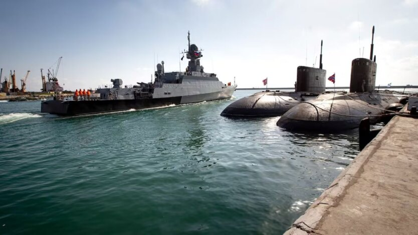 Image of a Russian submarine in the Mediterranean Sea