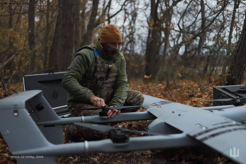 Украинские рабочие собрали множество дронов