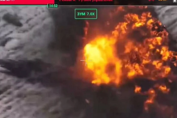 Ukrainian FPV drone destroyed Russian aerial bomb (video)