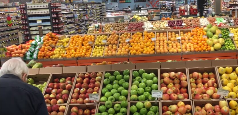 Products with reduced prices in the Verkhnoruzhansky market