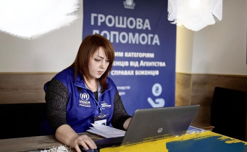 Помощь 10 800 гривен украинцам
