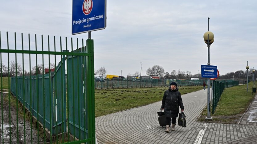 Українців мошенники попереджають про припинення заявок