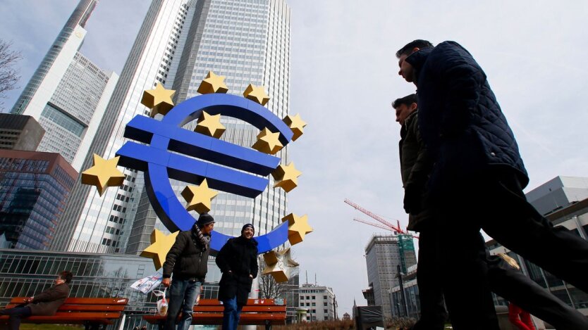 Der Euro ist stark angestiegen im Zuge von Trumps Angriffen auf die Fed: Was wird mit dem Dollar passieren