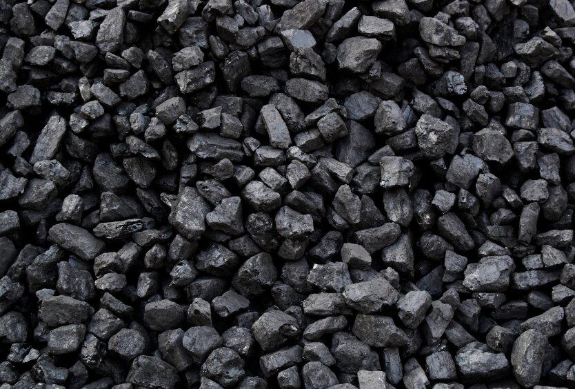Black ship during the export of Ukrainian coal