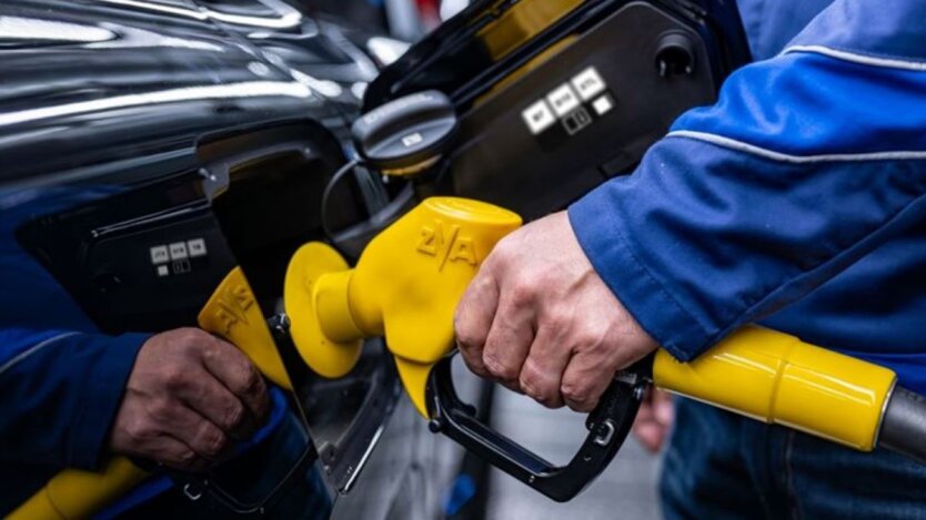 Майже на 10 гривень різниця: АЗС Києва виставили різні цінники
